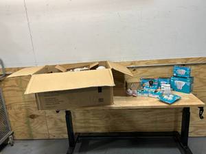 lot 63 image: Large Box Filled with Various Light Bulbs
