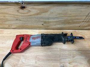 lot 29 image: MILWAUKEE 12 Amp 34 in. Stroke SAWZALL Reciprocating Saw