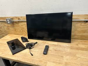 lot 47 image: SAMSUNG 32 LED TV (UN32F5000AF)