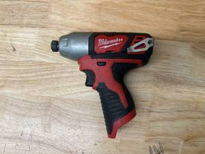 lot 60 image: MILWAUKEE M12 12V Lithium-Ion Cordless 14 in. Hex Impact (Tool-Only)