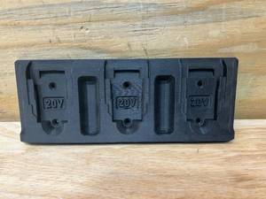 lot 71 image: DEWALT 20V Battery Holder