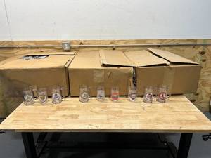 lot 80 image: Large Lot of MLB Decorated Plastic Cups and Mugs