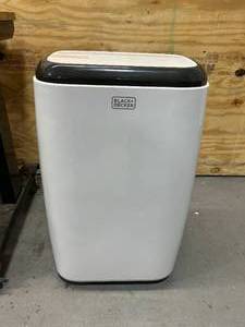 lot 8 image: BLACKDECKER 10,000 BTU 6,000 BTU (SACCCEC) Portable Air Conditioner with Double Motor, Dehumidifier and Remote, White