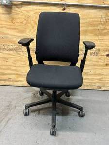 lot 103 image: Office Chair