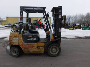 lot 5 image: 1995 Cat GP25 Forklift