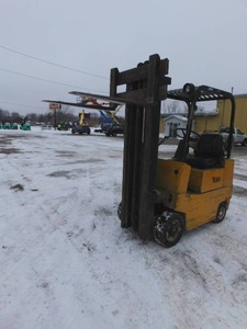 lot 12 image: Yale GC030 LP Forklift
