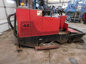 lot 24 image: 1997 Factory Cat FC40 Ride On Floor Sweeper  Scrubber