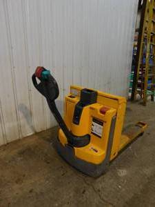 lot 26 image: 2017 Junghenrich Electric Pallet Jack