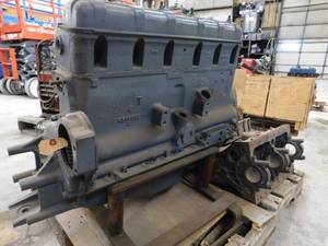 lot 40 image: Inline 6 Cylinder Engine