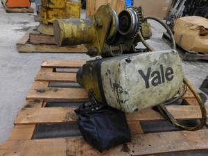 lot 42 image: Yale Over Head Chain Hoist  Crane