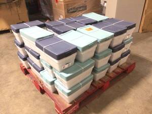 Pallet with Storage containers small 6 Qt - not used see pictures large lot
