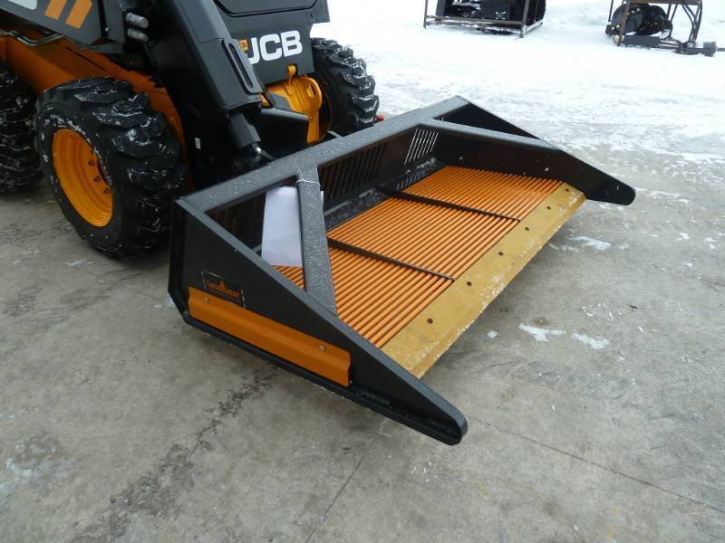 lot 7 image: Land Honer Rock Screening Bucket 80