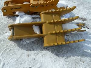 lot 54 image: LANDHERD Excavator Thumb Cat 324