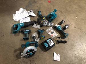 lot 22 image: Makita  18V LXT Lithium-Ion Cordless Combo Kit (7-Piece) customer return review pictures