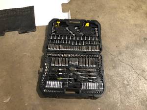 lot 27 image: DEWALT  Mechanics Tool Set (247-Piece) review pictures