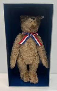 lot 14 image: Vintage Limited Edition Otto Steiff Bear Tag # 406744 15 With Original Box