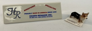 lot 17 image: Vintage Hagen-Renaker Miniature Dog And Display Piece