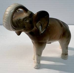 lot 25 image: Vintage Royal Dux Porcelain Elephant 3 34T x 5W
