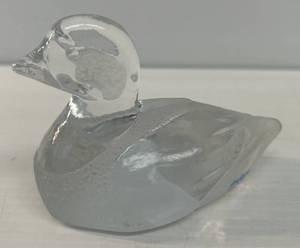 lot 34 image: 1985 Nybro Swedish Crystal Duck Figurine 4 12 x 3