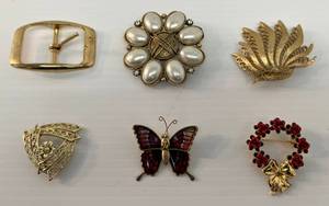lot 77 image: Group Of Misc. Vintage Brooches