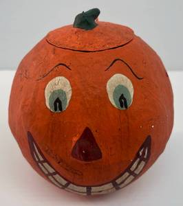 lot 95 image: Antique Paper Mache Pumpkin