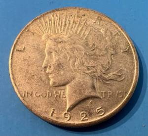 lot 158 image: 1925  Peace Dollar In Protective Case