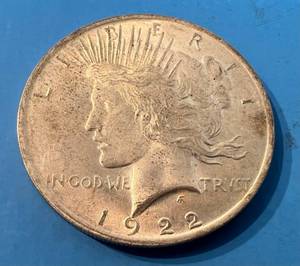 lot 159 image: 1922 Peace Dollar In Protective Case