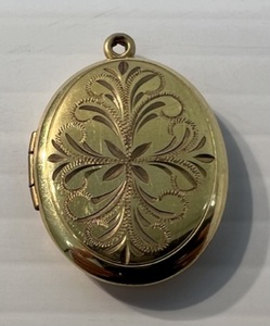 lot 165 image: Antique Signed 12K Gold Filled Winard Floral Etched Poho Locket 5 Grams