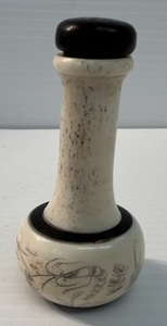 lot 170 image: Antique Bone Chinese Snuff Bottle 3