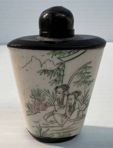 lot 171 image: Antique Bone Snuff Bottle With Chinese Etching 2 14