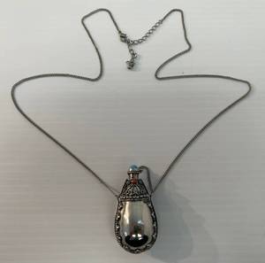 lot 177 image: Exotic Silver Tone Perfume Flask Flacon Pendant Necklace