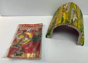 lot 187 image: Vintage Marx Brand Tin Litho Train Tunnel And Western Hero Junior Sherif Play Set NIB