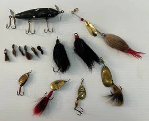 lot 190 image: Group Of Vintage Fishing Lures