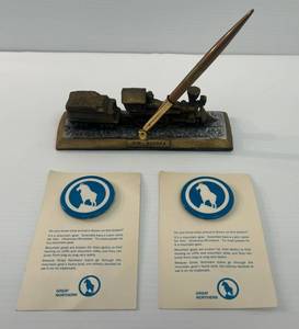 lot 204 image: Group Of Vintage Railroad Items 2 Great Northern Railroad Pins On Original Cards And Train Pen Holder