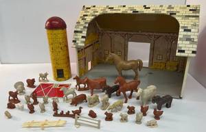 lot 265 image: Vintage Tin Litho Barn With Animals And Silo