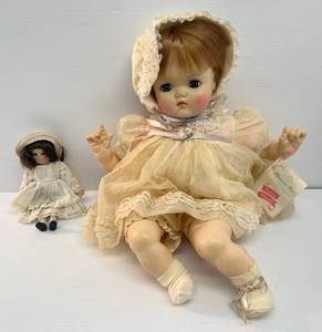 lot 275 image: Vintage Madame Alexander Doll Mommies Pet 14 And Small Doll 8