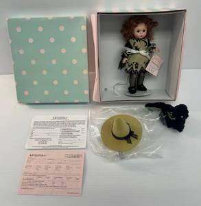 lot 280 image: Vintage Madame Alexander Doll Witches Brew Wendy NIB