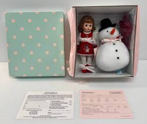 lot 281 image: Vintage Madame Alexander Doll Wendy Builds A Snowman  NIB