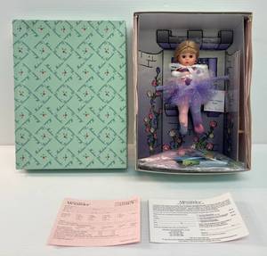 lot 283 image: Vintage Madame Alexander Doll Wendys Puppet Show NIB