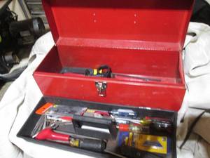 lot 7 image: 19 metal toolbox with stud finder,...