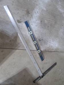lot 11 image: Heavy duty craftsman aluminum T-Squ...