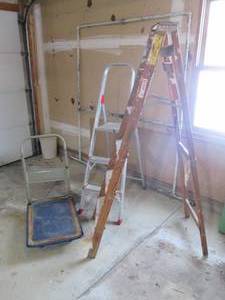 lot 18 image: Heavy duty pipe frame clothing rack...