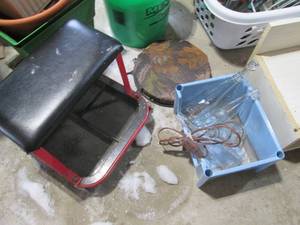 lot 19 image: Rolling Mechanic stool, bucket-budd...