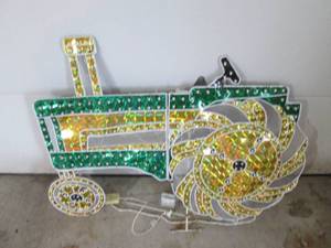 lot 22 image: Green and Gold lighted and shimmeri...
