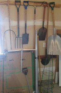 lot 25 image: Shovels, rakes, shepherds hook, tow...