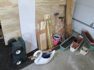 lot 32 image: Step 2 planters seatcart, assorted...