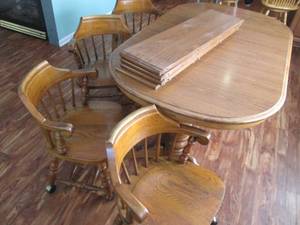 lot 39 image: Solid Wood 6 Oval dual-pedestal ta...