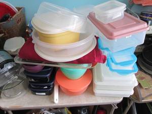 lot 77 image: Huge Assortment of food storage con...