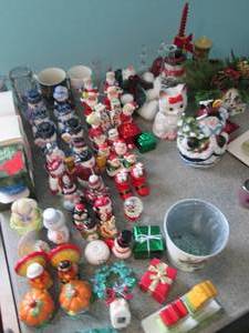 lot 87 image: Large assortment of Christmas and o...