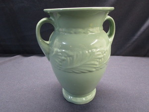 lot 4 image: Abingdon Vase